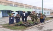  کاشت ۲۲ نهال درخت مثمر و غیرمثمر در محوطه‌ آموزشگاه هیات امنایی شهید آوینی 