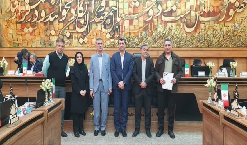 آیت الله سید احمد میرعمادی نماینده ولی فقیه در استان و امام جمعه محبوب خرم آباد عصر امروز در مجموعه بام خرم آباد بمناسبت هفته منابع طبیعی حضور یافت و نهال غرس نمود.