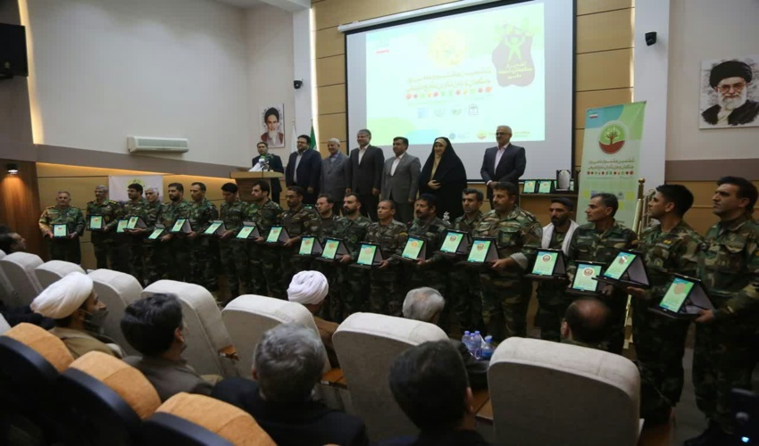 جنگلبان لرستانی به عنوان جنگلبان نمونه کشوری انتخاب شد 