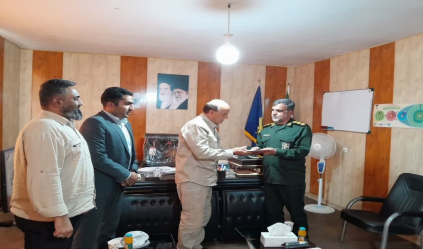 دیدار با فرمانده سپاه و نیروی انتظامی و تنی چند از تشکل های  شهرستان چگنی با هدف هماهنگی جهت طرح مردمی کاشت یک میلیارد درخت و جلوگیری از حریق