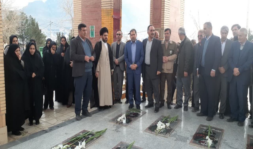 تجدید میثاق کارکنان منابع طبیعی با آرمان های امام ( ره ) و شهدای گمنام