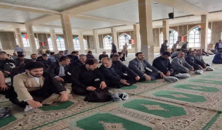 حضور کارکنان اداره کل منابع طبیعی و آبخیزداری استان در مراسم عمومی بزرگداشت رئیس جمهور شهید و همراهانش در خرم آباد