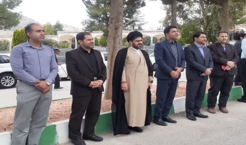 حضور کارکنان اداره کل منابع طبیعی و آبخیزداری لرستان در مراسم غبارروبی گلزار شهدا