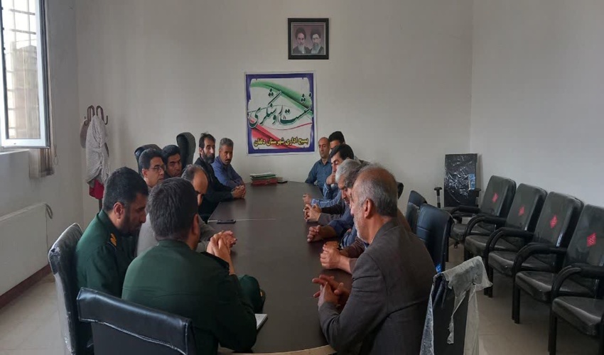 نشست روشنگری  با عنوان انتخابات ریاست جمهوری و مسائل مختلف کشور در منابع طبیعی نورآباد برگزار شد