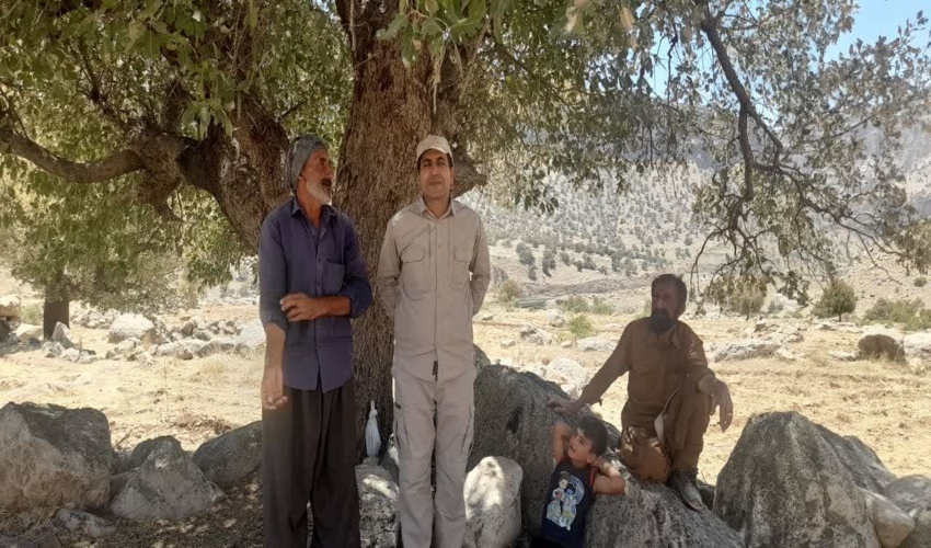 دیدار چهره به چهره وگفتگو با افرادمحلی ساکن در مناطق جنگلی