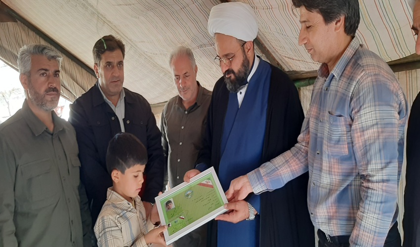 آغاز سال تحصیلی با کاشت نهال به یاد شهدا و جانبازان سرافراز هشت سال دفاع مقدس در شهرستان الیگودرز 