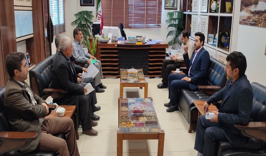 دیدار و ملاقات مردمی مستمر مدیرکل منابع طبیعی و آبخیزداری استان لرستان با مردم 