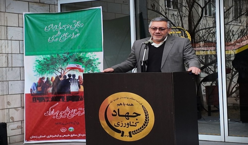 تجلیل از خدمات ارزنده مظفر افشار پدر بلوط ایران